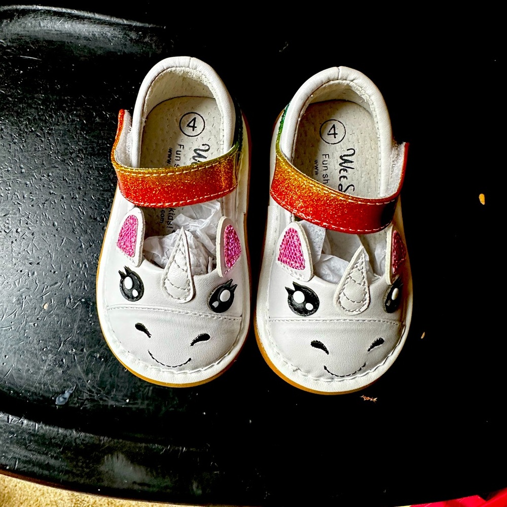 Girls’ Wee Squeak Unicorn Shoe size 4